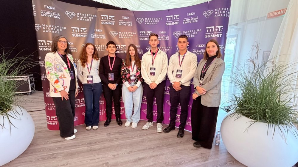 Sapientiás hallgatók az I. Erdélyi Magyar Marketing és Vállalkozói Summiton – Diamond Awards-díjjal gazdagodva