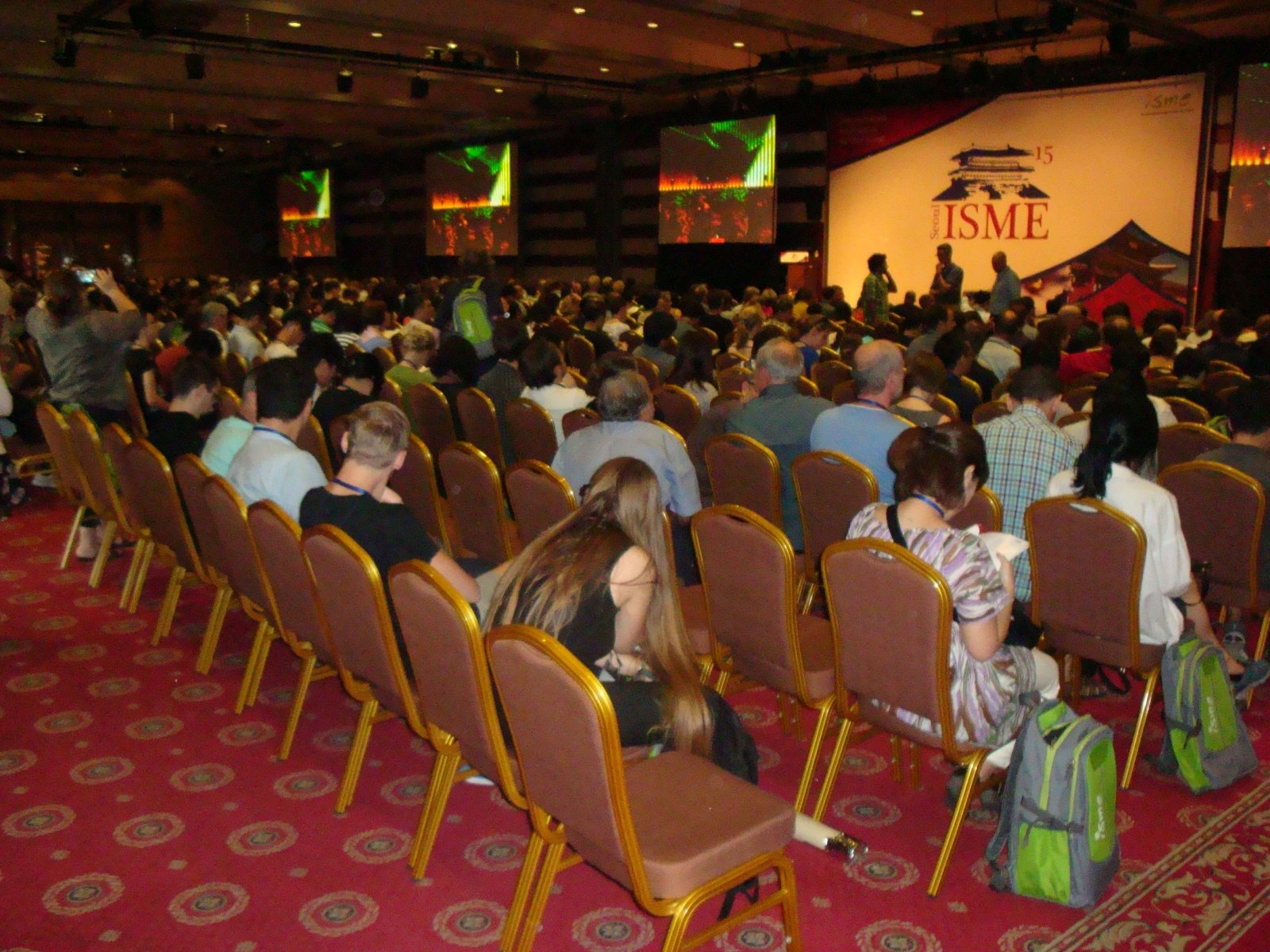 Sapientiás kutatók a dél-koreai nemzetközi mikrobiológiai konferencián