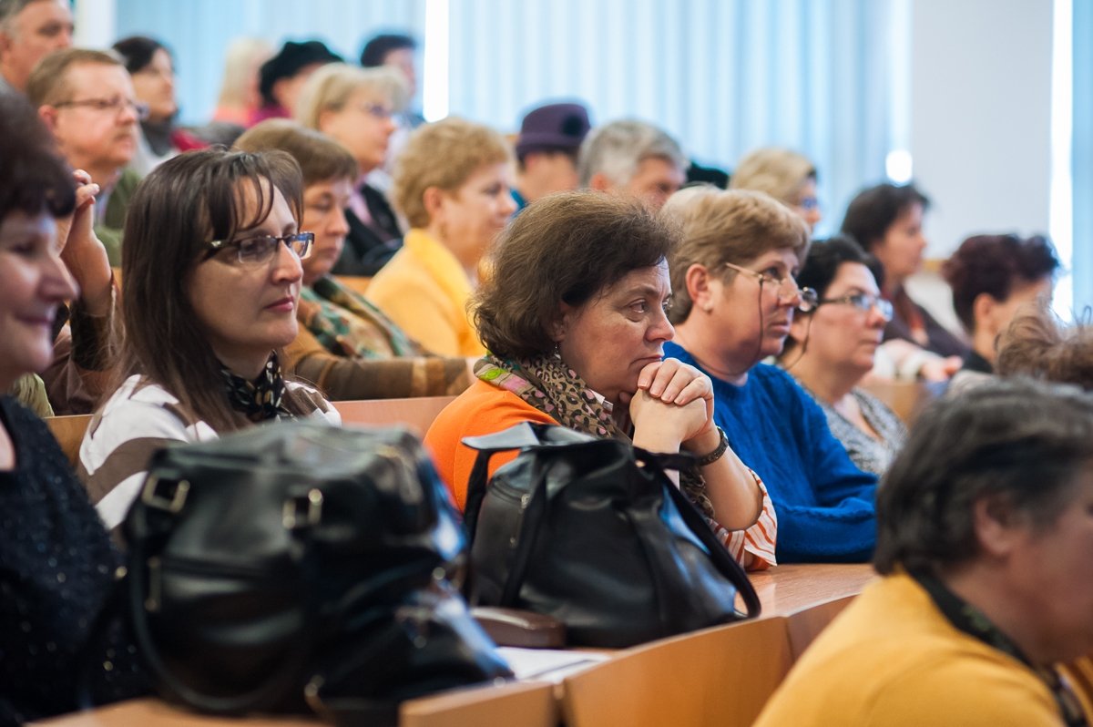 Székely János: Jogi kérdések, válaszok, megoldások a családban