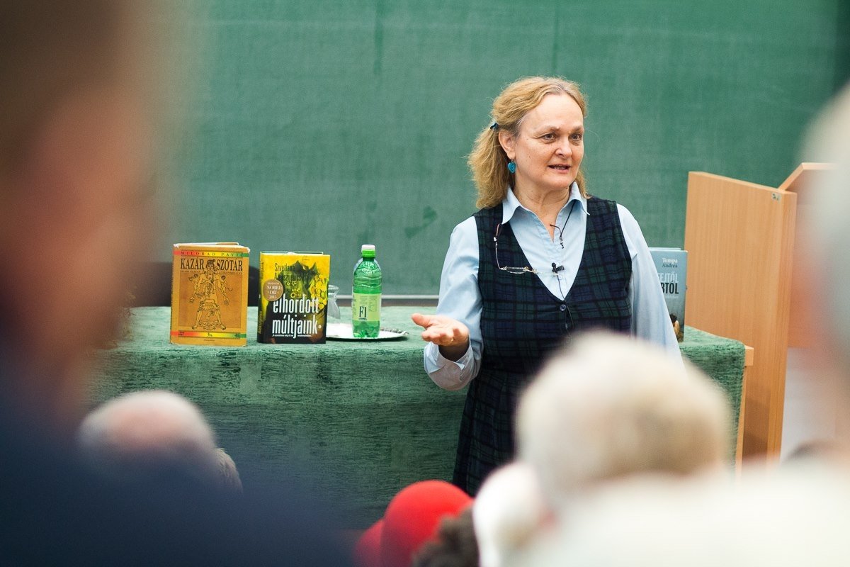 Dr. Tapodi Zsuzsa a kézdivásárhelyi Ezüst Akadémia előadója