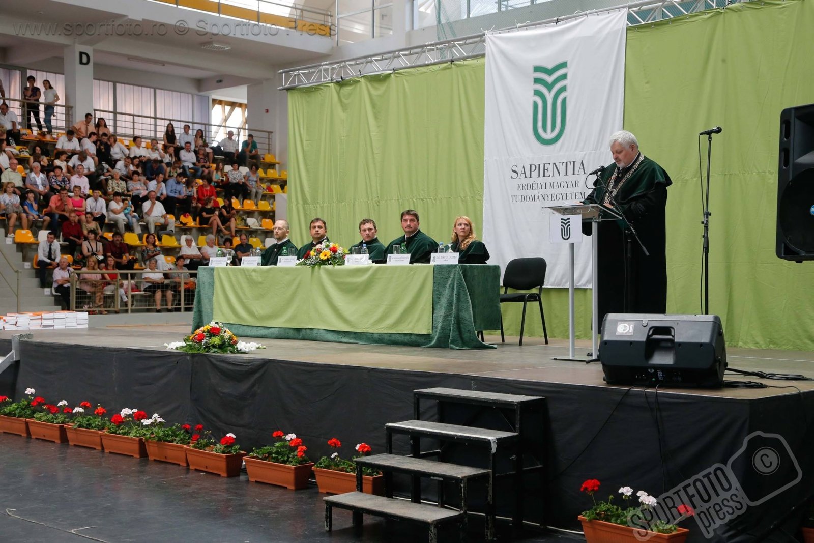 Elballagtak a Sapientia EMTE Csíkszeredai Karának hallgatói