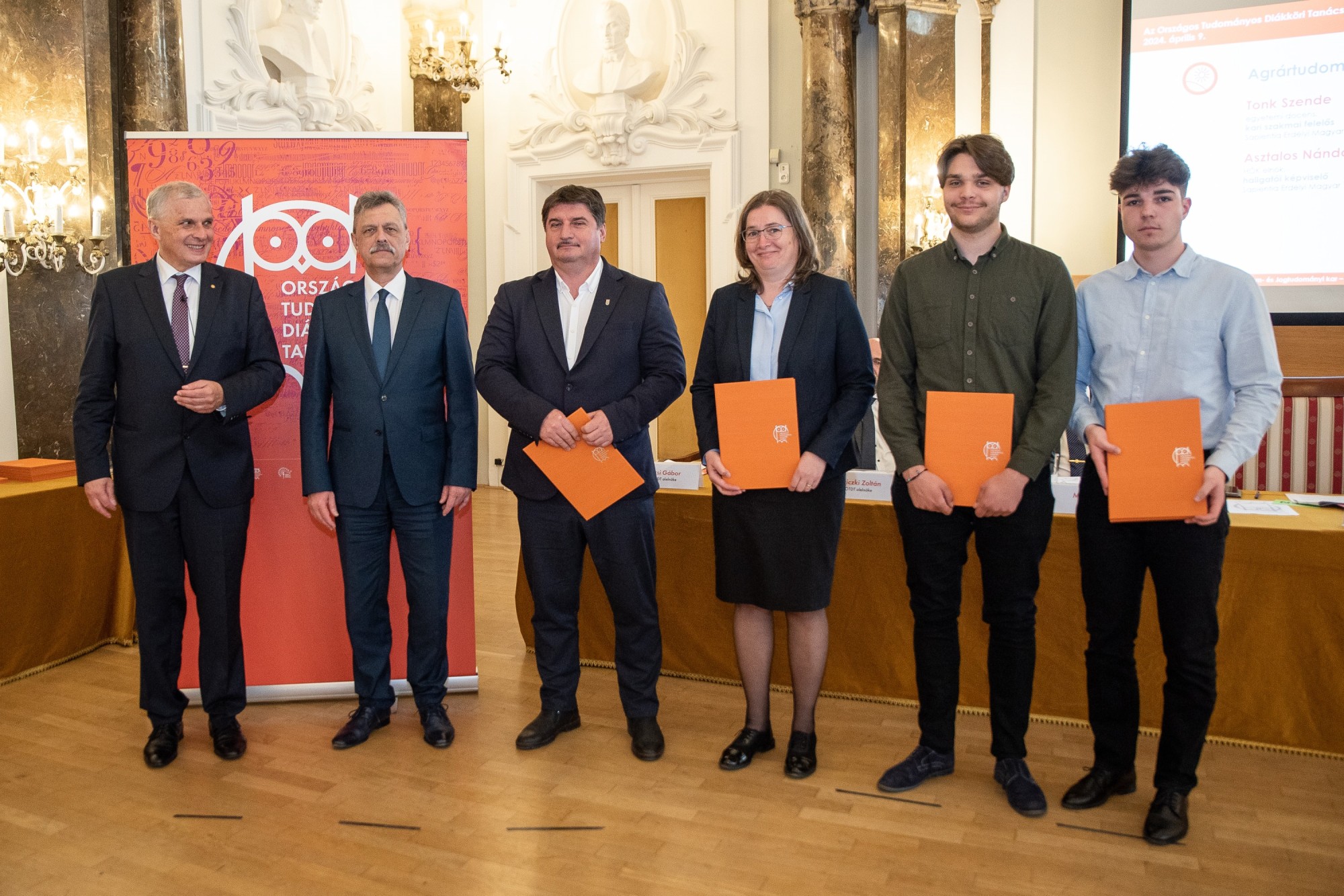Átadták a 37. OTDK Agrártudományi Szekció ügyvezetési megbízó leveleit